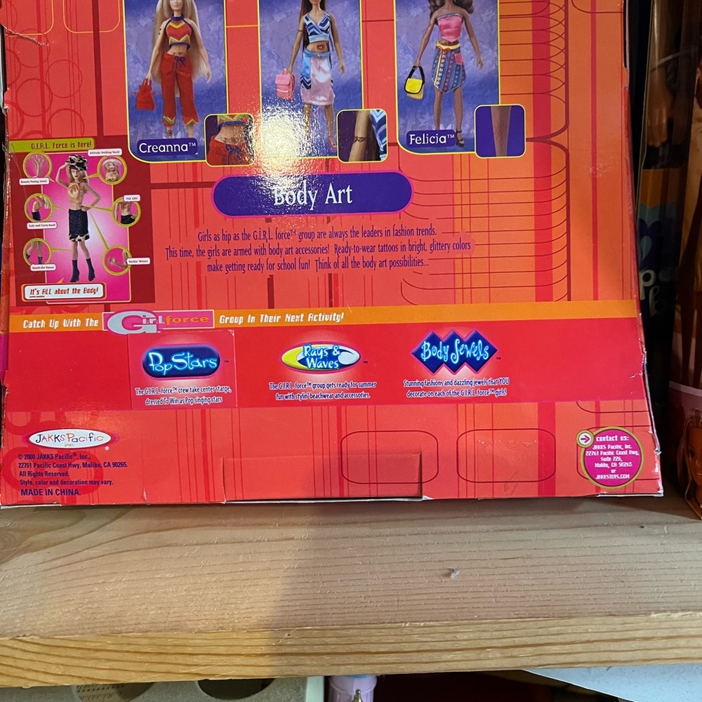 Girl Force Body Art Lola Doll with Outfit and Access. NRFB BOX HAS SHELF WEAR - Picture 4 of 7